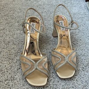 NWT BADGLEY MISCHKA
Hey Block Heel Slingback Sandals